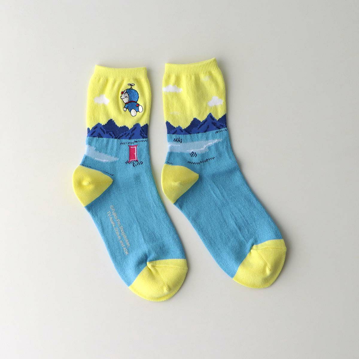 ドラえもん刺しゅう空飛ぶドラえもんクルー丈カジュアルソックスキッズ靴下プレゼントギフトキャラクター日本製04137104